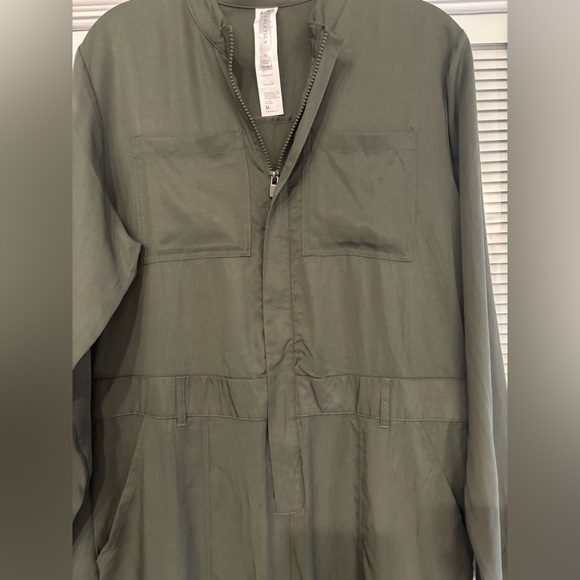 NEW Fabletics Dark Green Women's Pants Jumpsuit Olive M Fall Zip up Pantsuit - Picture 2 of 10